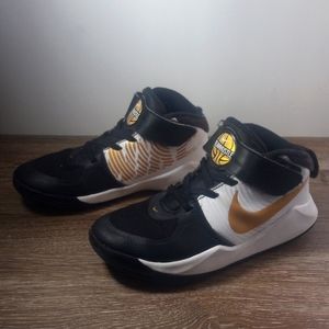 Bundle of 2 boys Nike sneakers